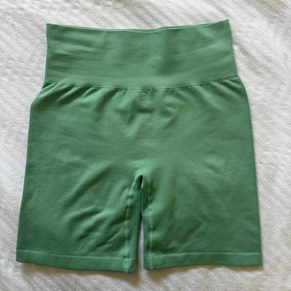 MINTY GREEN TNA BIKER SHORTS - Picture 5 of 6